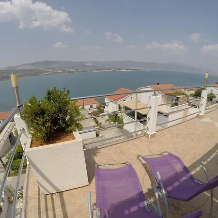 Palace View Apartman *